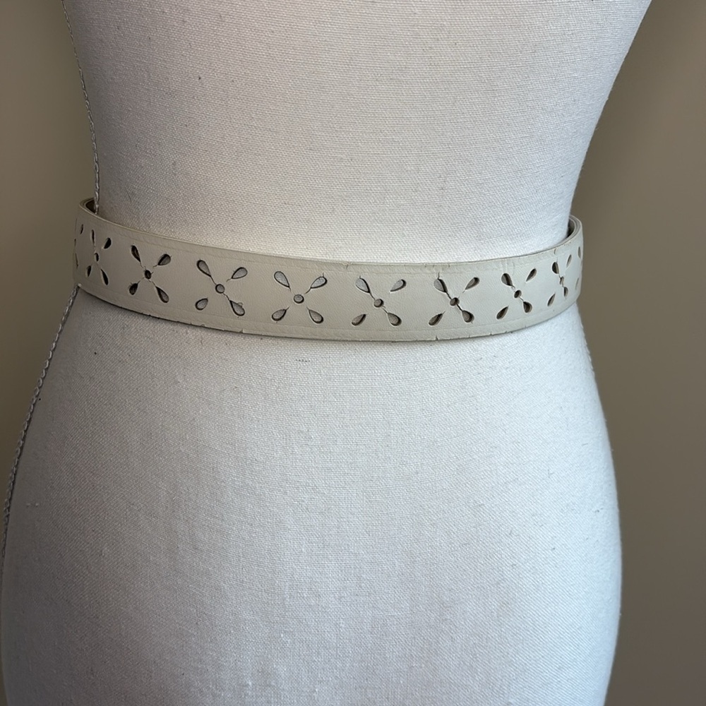 White Faux Leather Adjustable Belt. Vintage - Picture 3 of 7